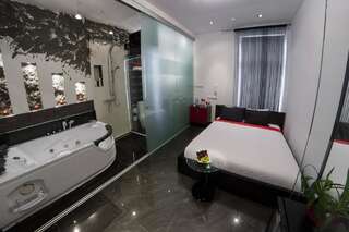 Апарт-отели Komorowski Luxury Guest Rooms Краков Роскошный номер с кроватью размера «king-size»-13