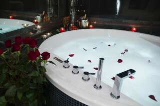 Апарт-отели Komorowski Luxury Guest Rooms Краков Роскошный номер с кроватью размера «king-size»-20