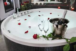 Апарт-отели Komorowski Luxury Guest Rooms Краков Роскошный номер с кроватью размера «king-size»-24