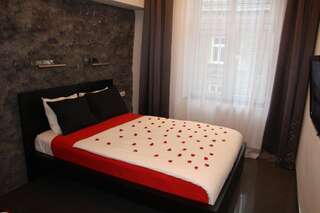Апарт-отели Komorowski Luxury Guest Rooms Краков Номер с кроватью размера «queen-size»-8