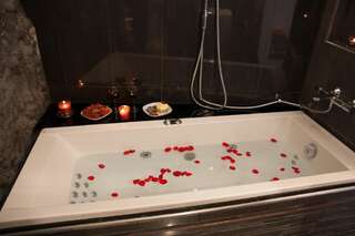 Апарт-отели Komorowski Luxury Guest Rooms Краков Номер с кроватью размера «queen-size»-9