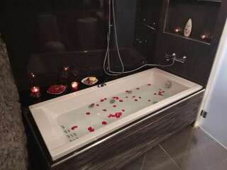 Апарт-отели Komorowski Luxury Guest Rooms Краков Номер с кроватью размера «queen-size»-13